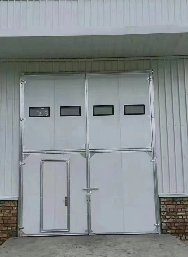 绥德工业门在设备装配车间出入口的实施记录