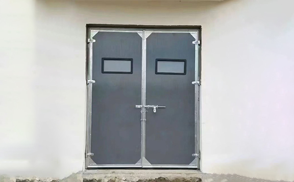 绥德工业门在高温作业区域的运行表现